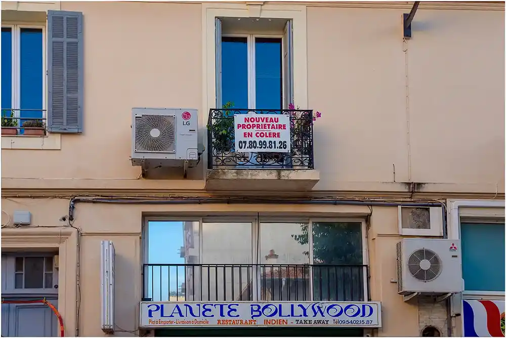 Propriétaires en colère photo de rue en couleurAntibes Propriétaires en colère