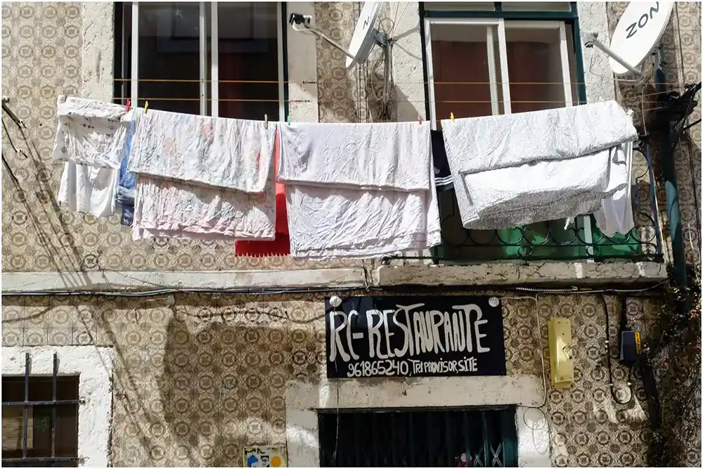 TripAdvisor restaurant TripAdvisor restaurant photo de rue noir et blanc Lisbonne