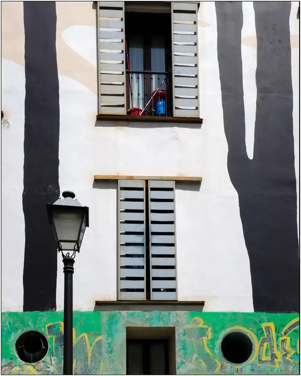 Immeuble et lampadaire Immeuble Lavapies - Madrid Espagne