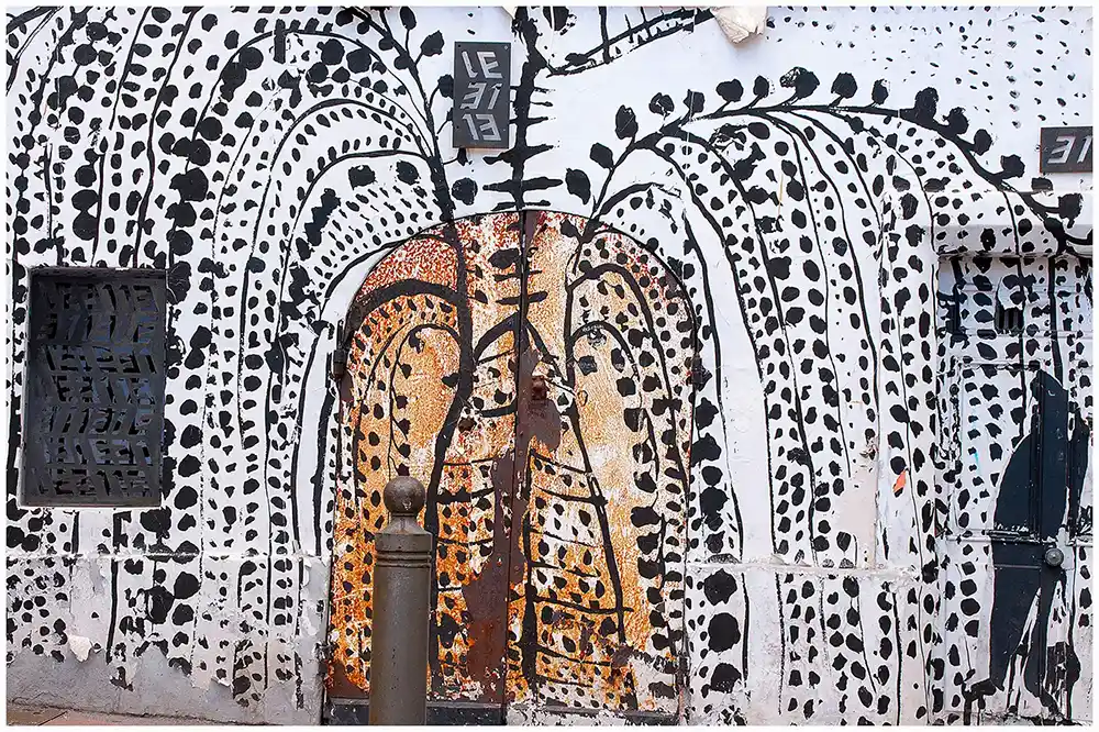 Porte à Marseille Porte et mur peints à Marseille. Art street