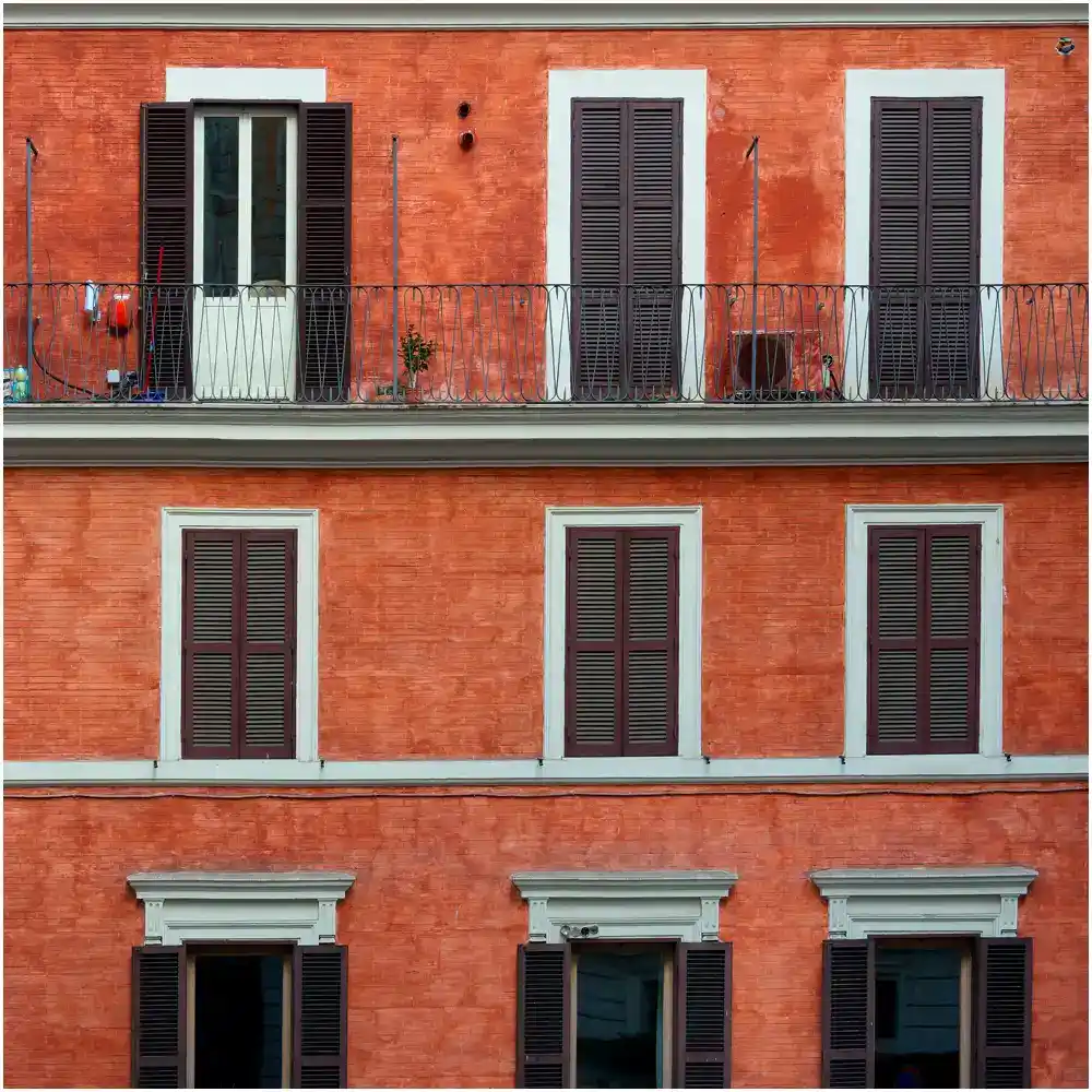 Façade rouge © 02/2020 Façade d'un immeuble à Rome