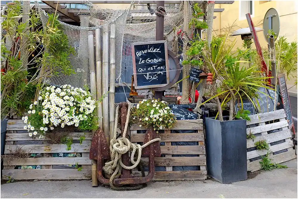 Photo de rue insolite d'un restaurant à Sète Réveillez le gobie qui est en vous