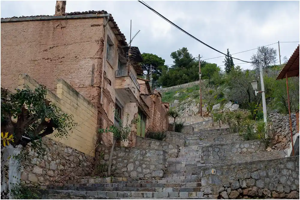 Maison à flanc de montagne à Delphes