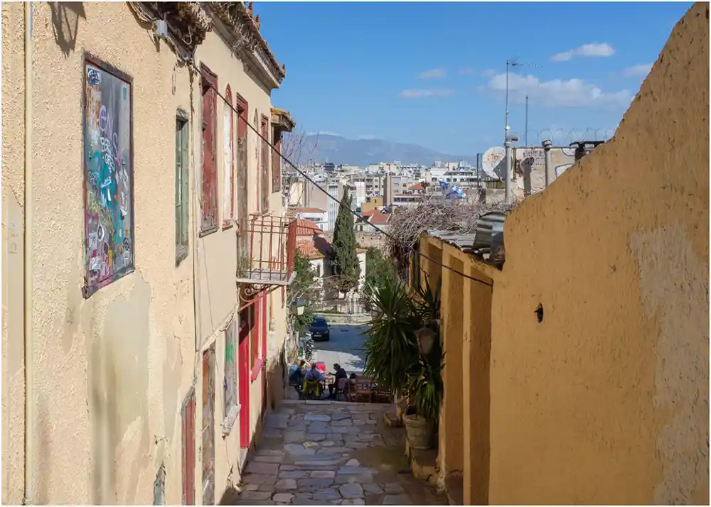 Quartier Plaka ruelle typique descendant de l'Acropole