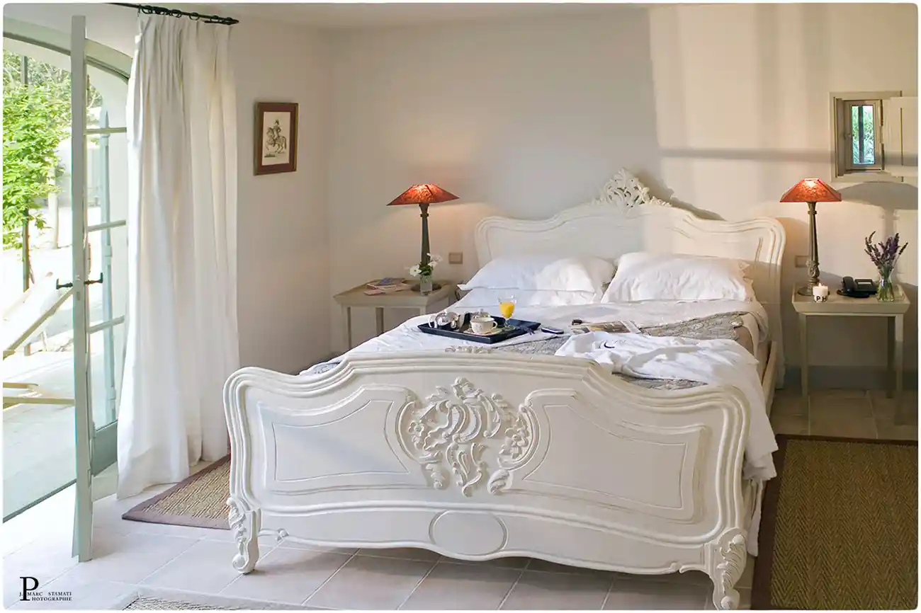 Détail de chambre, location de prestige  St Rémy de Provence