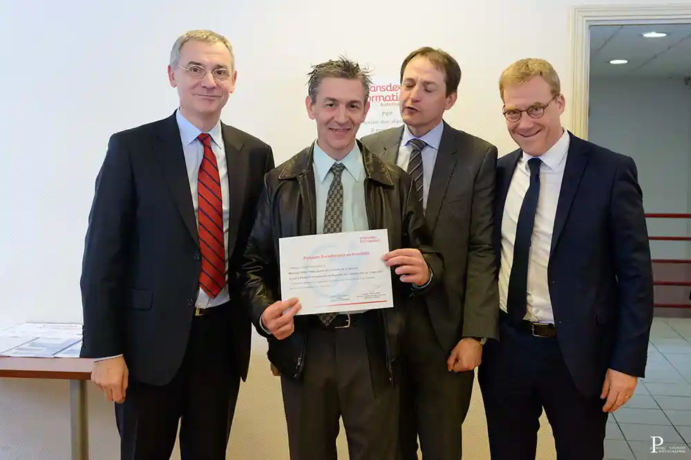 Remise de prix par le PDG de TRANSDEV VOLIA