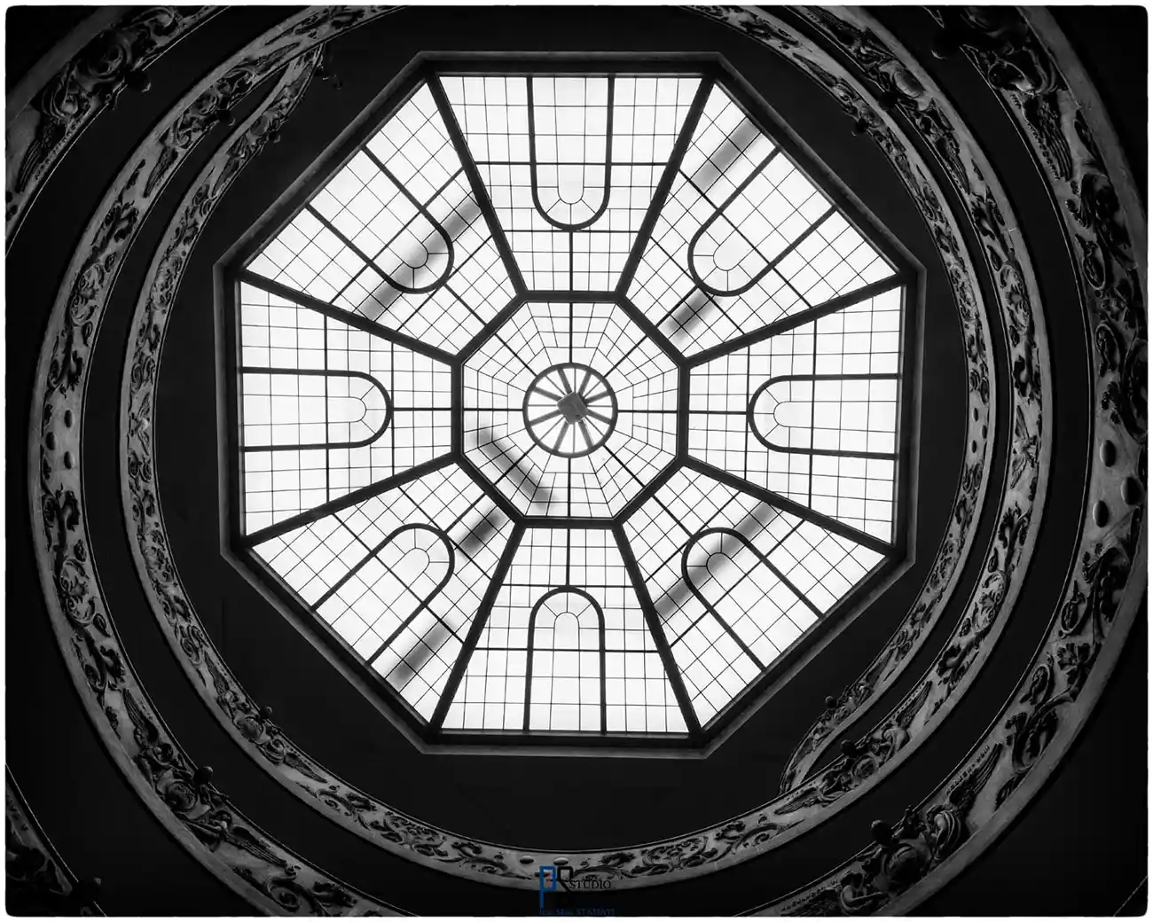 Escalier Bramante en noir et blanc - Vatican
