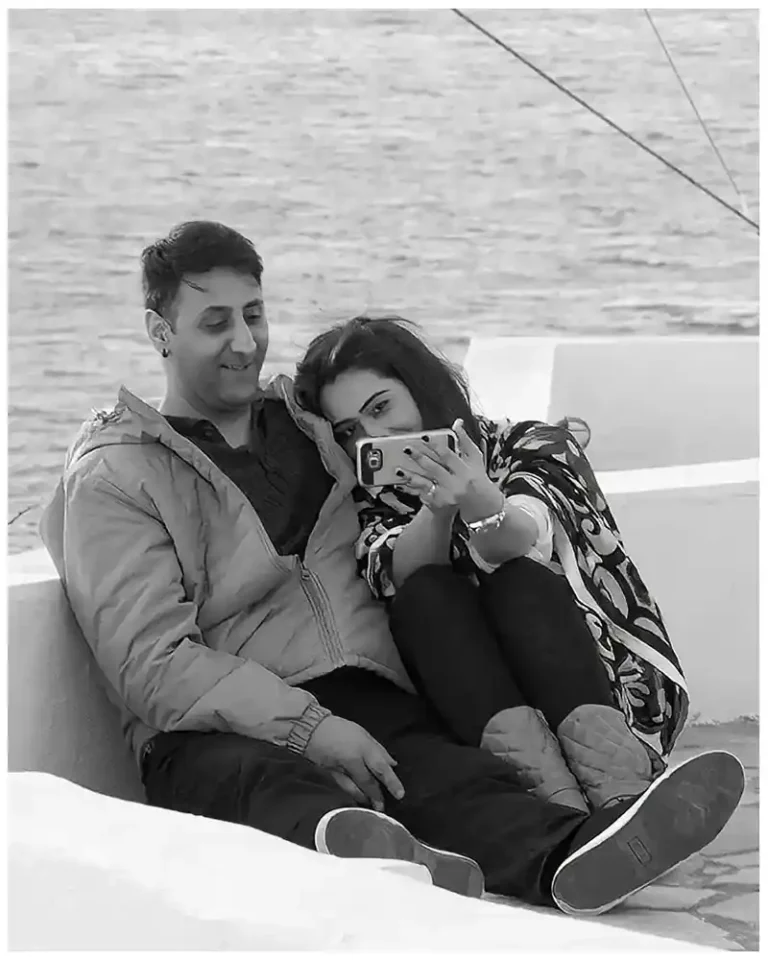 Couple d'amoureux au selfie, Santorin.