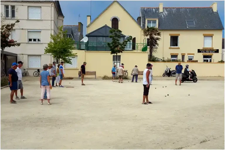Partie de pétanque au Guilvinec. 