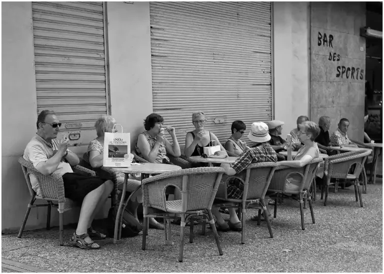 Pause au café, Valensole.