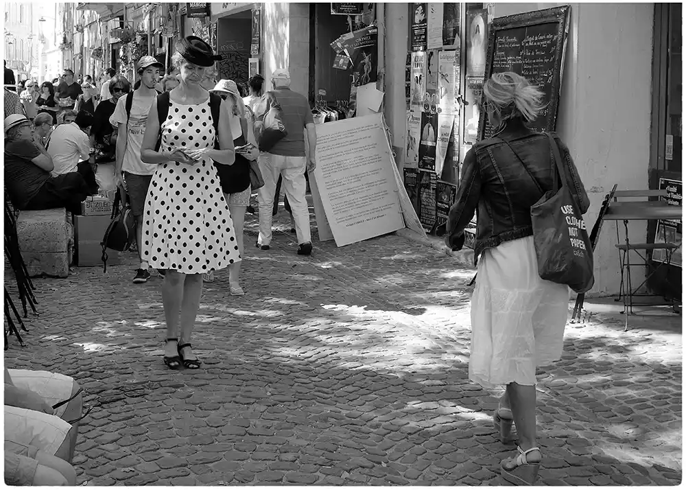 Tractage rue des teinturiers Festival d'Avignon