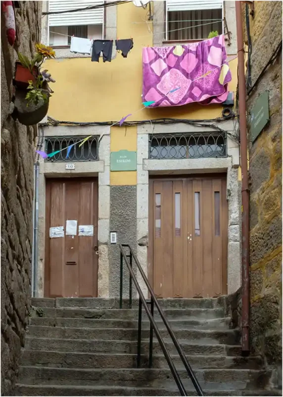 DSCF6760_Porto DSCF6760 Porto Caïs de Ribeira, ruelle et escalier menant à la cathédrale